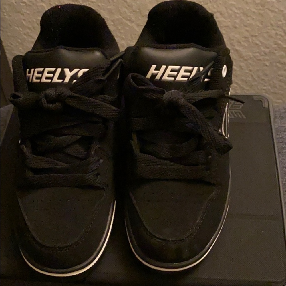 Rolling skate shoes